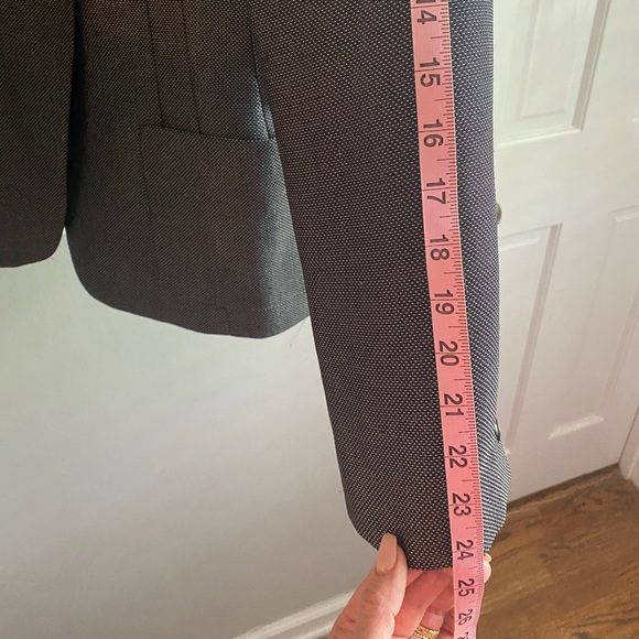 Grey Tahari women’s blazer with flower pin - Picture 6 of 6